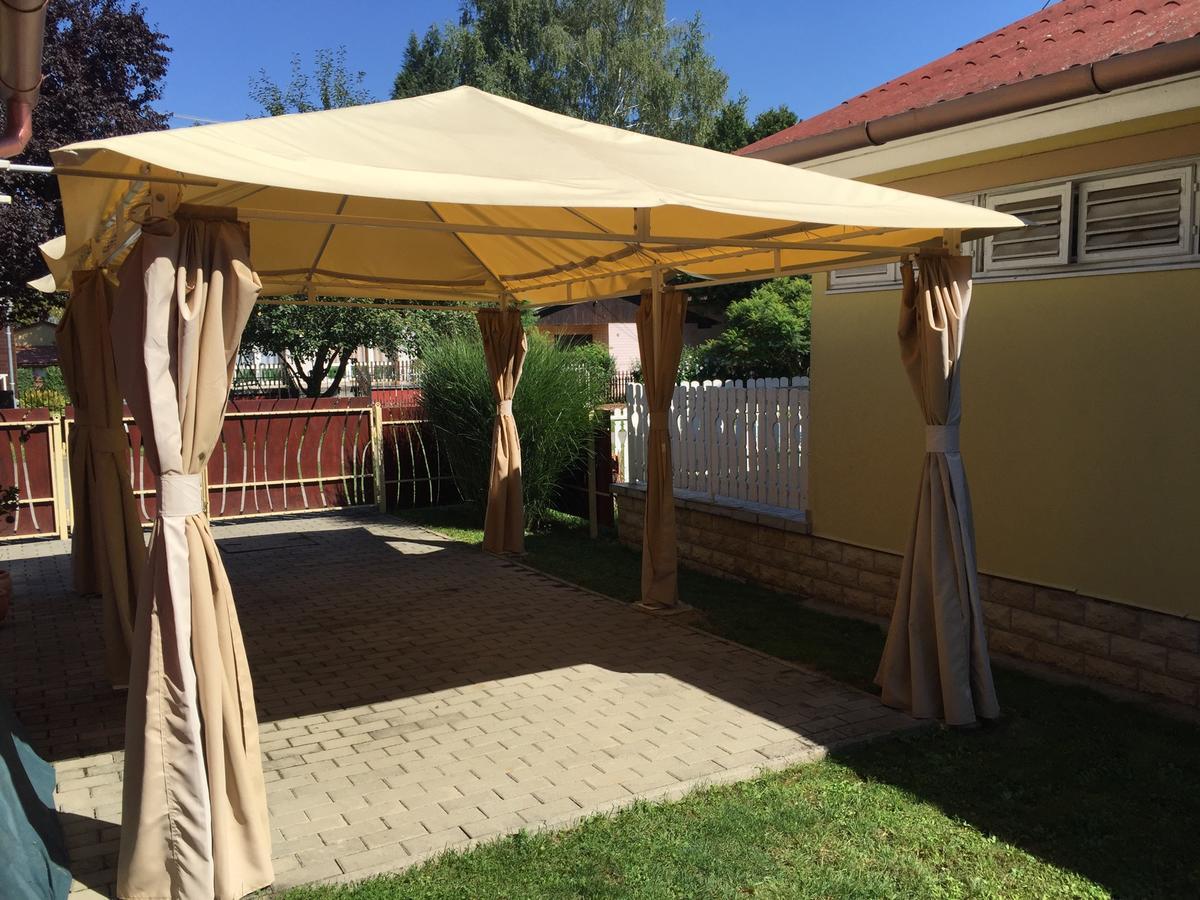 Gunarasi Villa Jacuzzival Dombovar Luaran gambar