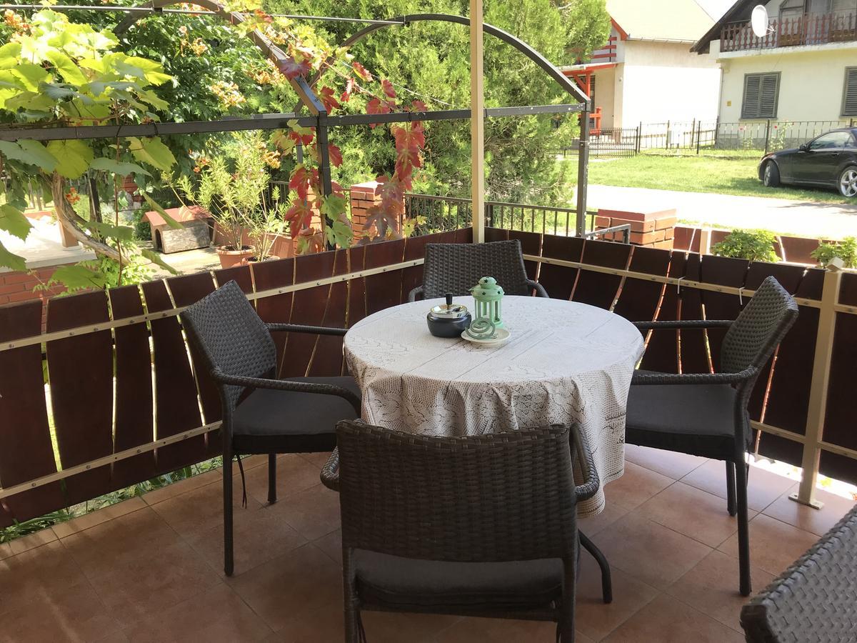 Gunarasi Villa Jacuzzival Dombovar Luaran gambar