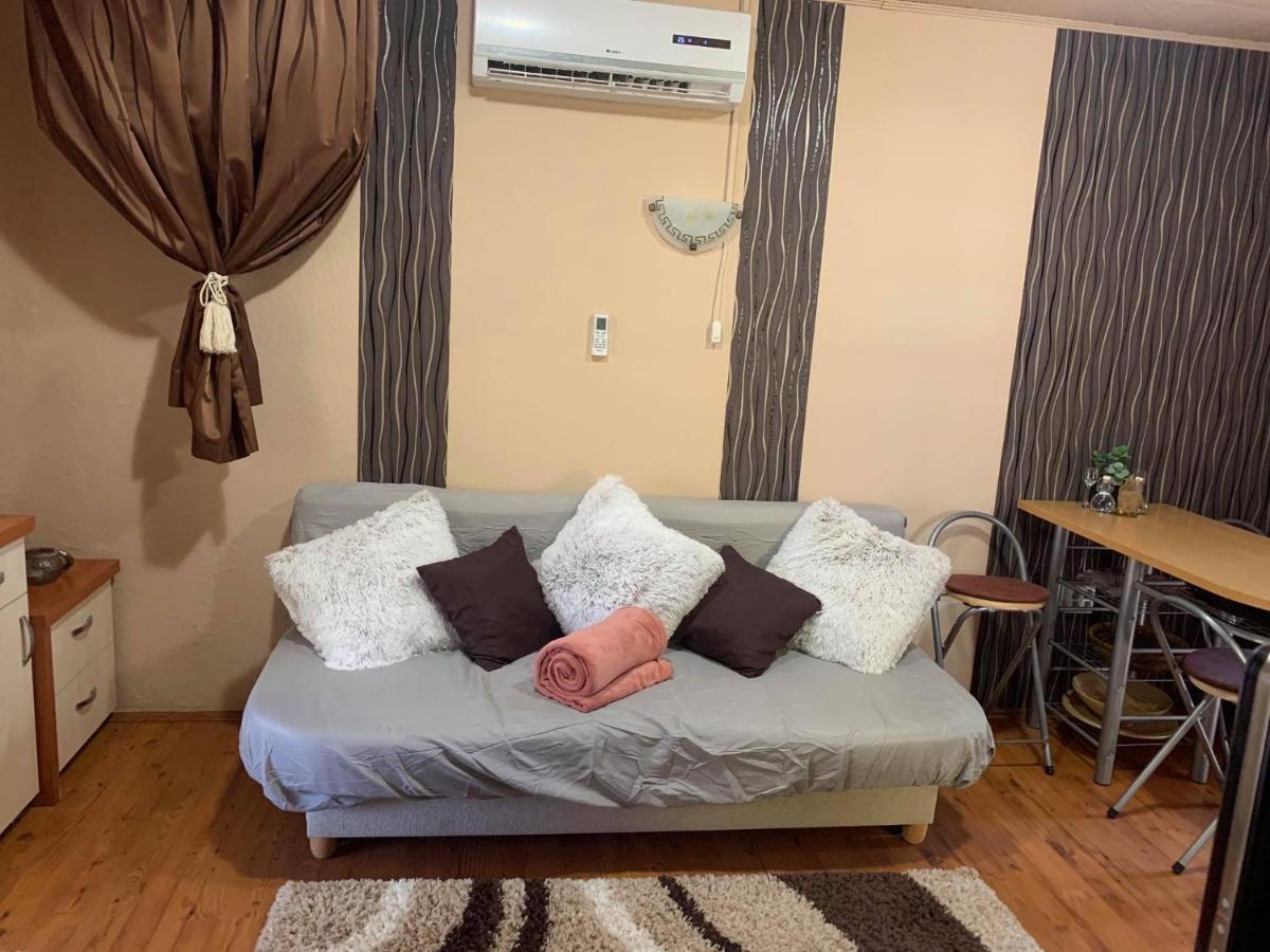 Gunarasi Villa Jacuzzival Dombovar Luaran gambar