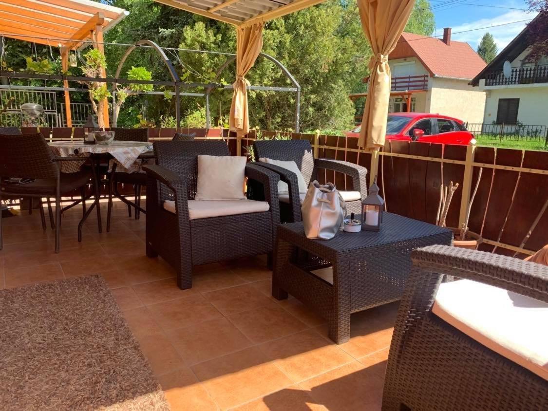 Gunarasi Villa Jacuzzival Dombovar Luaran gambar